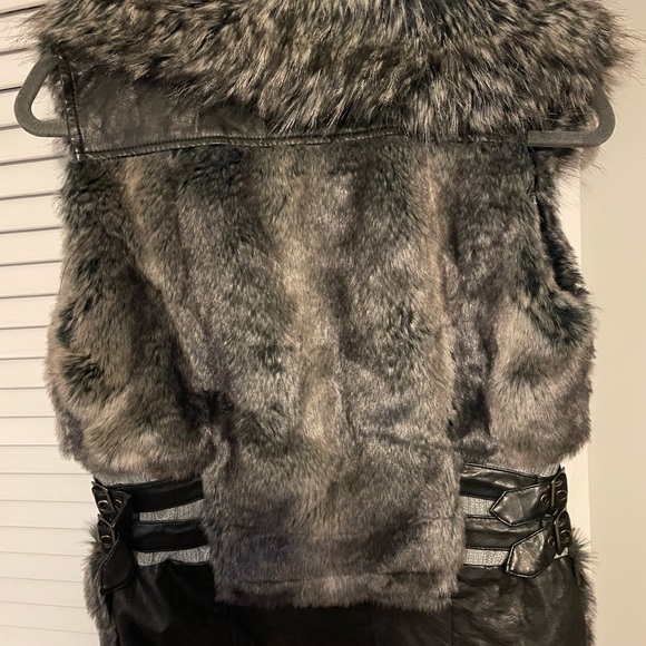 Fur Vest - Picture 3 of 9